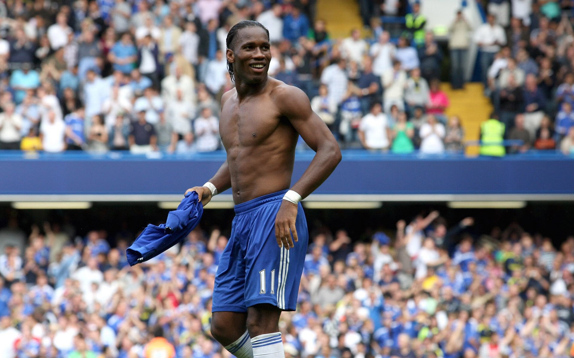 球队战术揭秘：教练如何调兵遣将？，教练布置战术